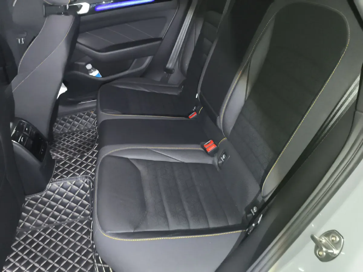 2023 Volkswagen CC 2.0T 220HP L4 7DCT,autocango,china used car exporter,china ev exporter,chinese used car exporter,chinese used ev exporter