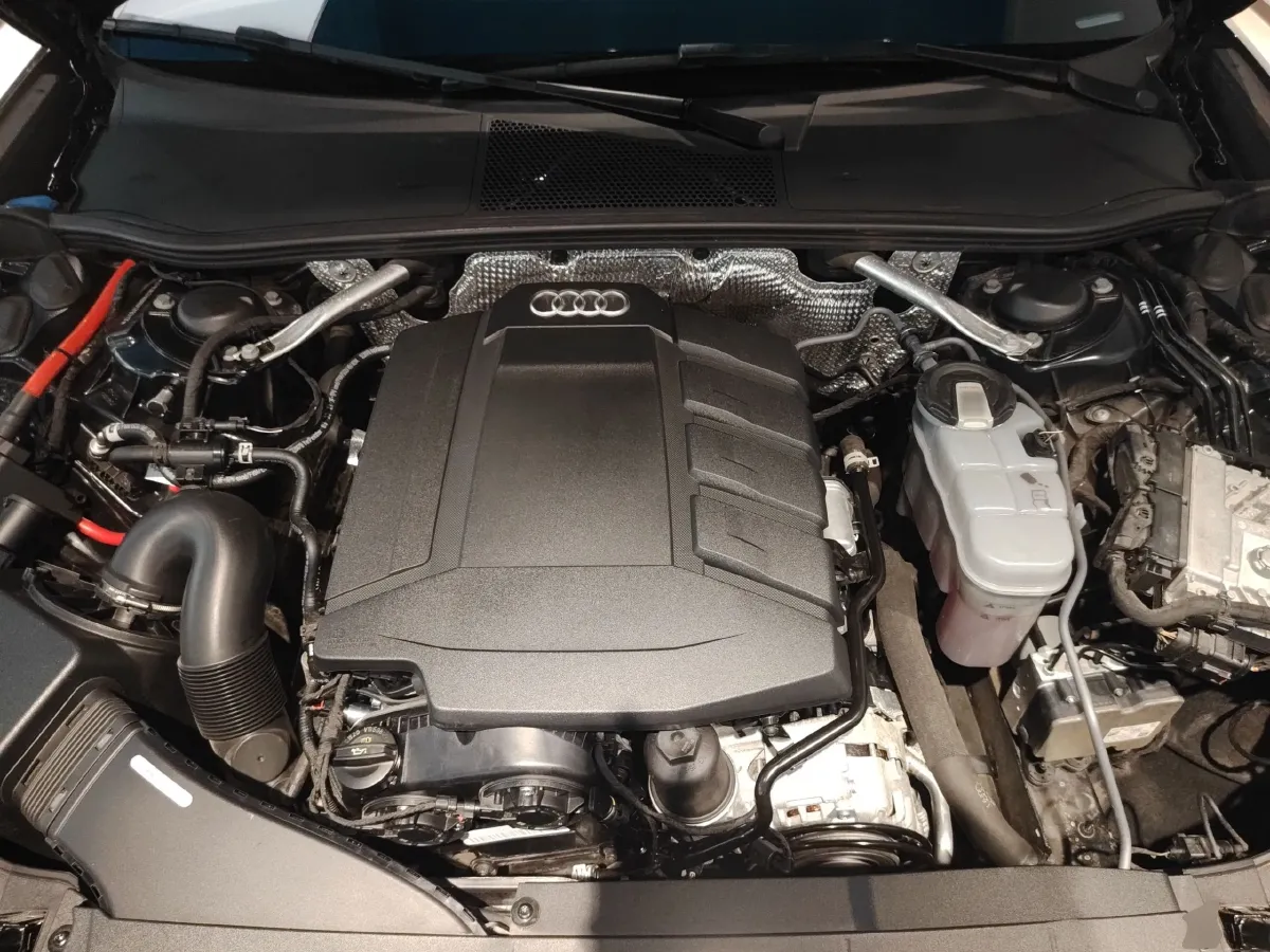 2022 Audi A6L 2.0T 224HP L4 7DCT,autocango,china used car exporter,china ev exporter,chinese used car exporter,chinese used ev exporter