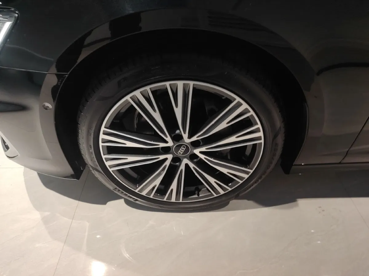 2022 Audi A6L 2.0T 224HP L4 7DCT,autocango,china used car exporter,china ev exporter,chinese used car exporter,chinese used ev exporter