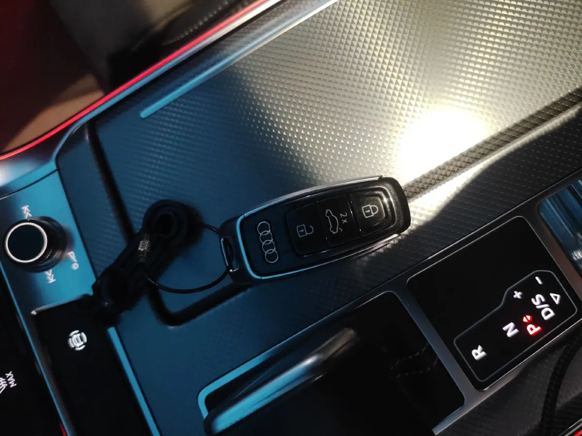 2022 Audi A6L 2.0T 224HP L4 7DCT,autocango,china used car exporter,china ev exporter,chinese used car exporter,chinese used ev exporter