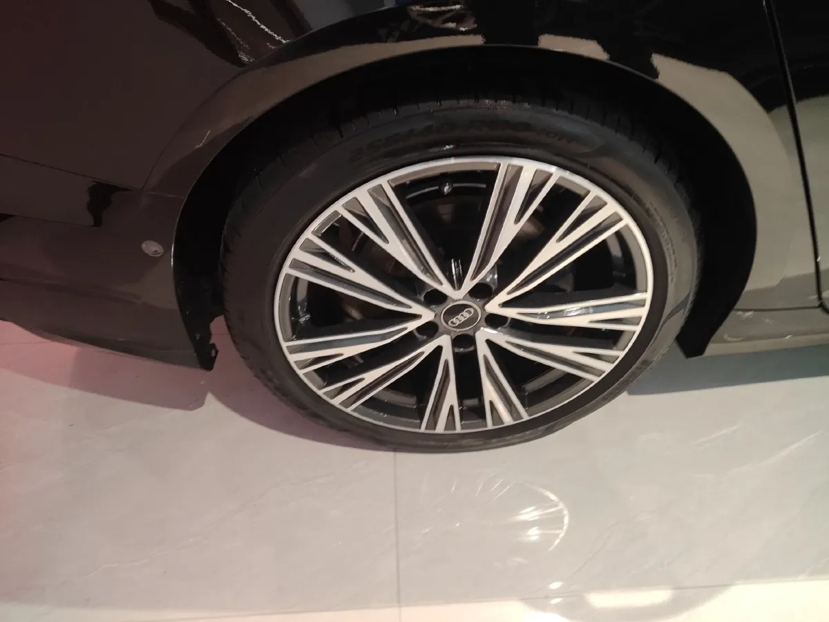 2022 Audi A6L 2.0T 224HP L4 7DCT,autocango,china used car exporter,china ev exporter,chinese used car exporter,chinese used ev exporter