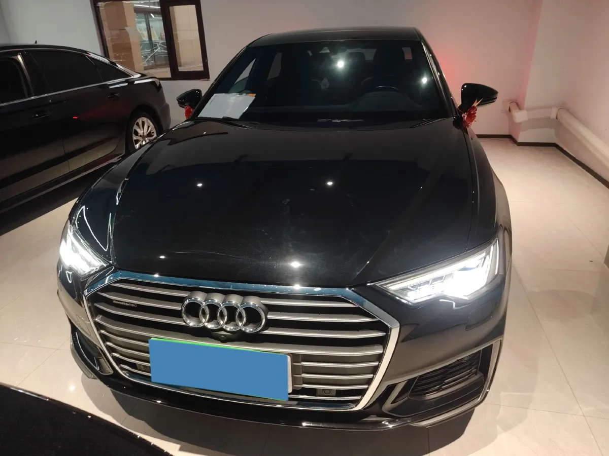 2022 Audi A6L 2.0T 224HP L4 7DCT,autocango,china used car exporter,china ev exporter,chinese used car exporter,chinese used ev exporter