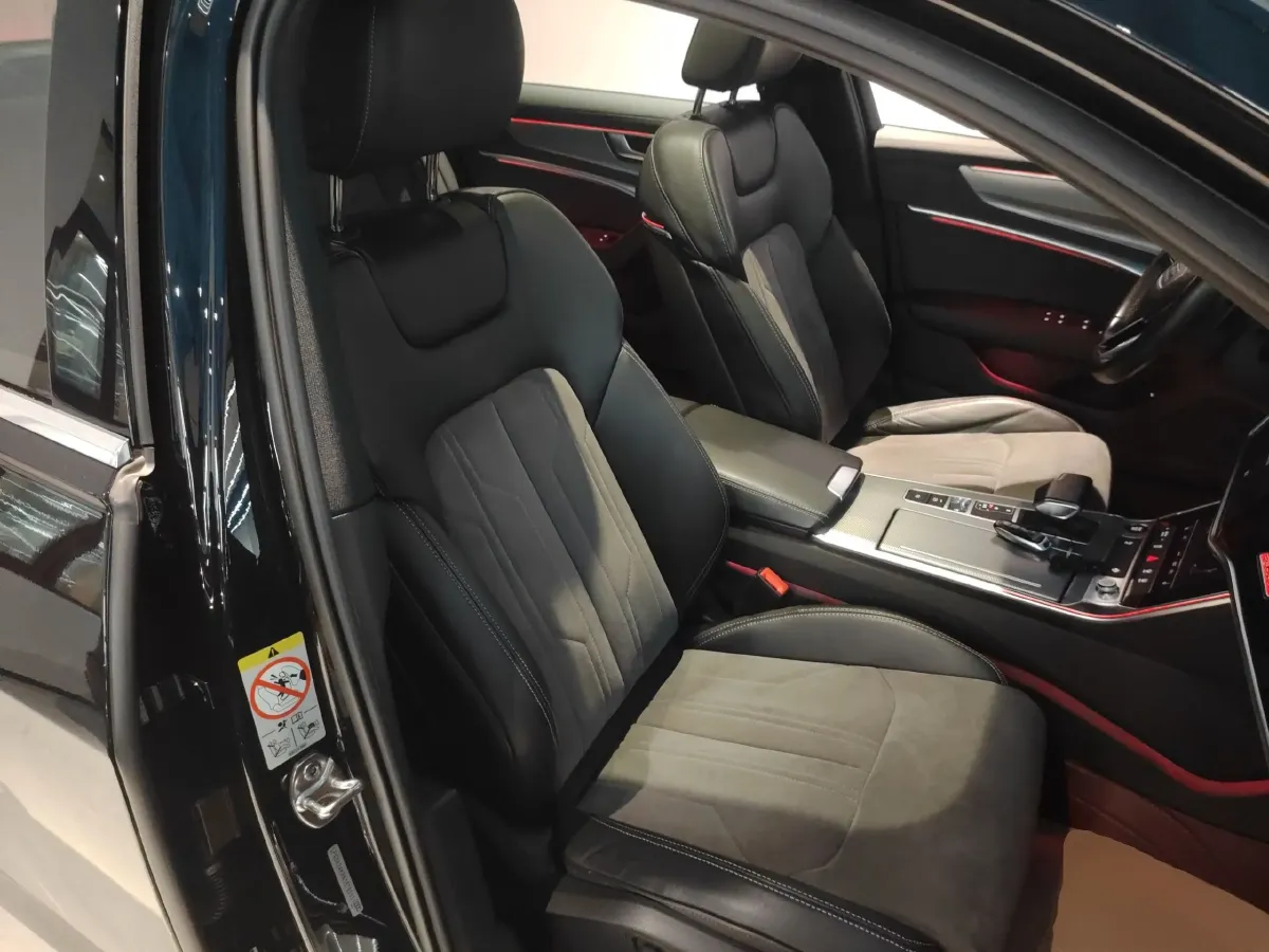 2022 Audi A6L 2.0T 224HP L4 7DCT,autocango,china used car exporter,china ev exporter,chinese used car exporter,chinese used ev exporter