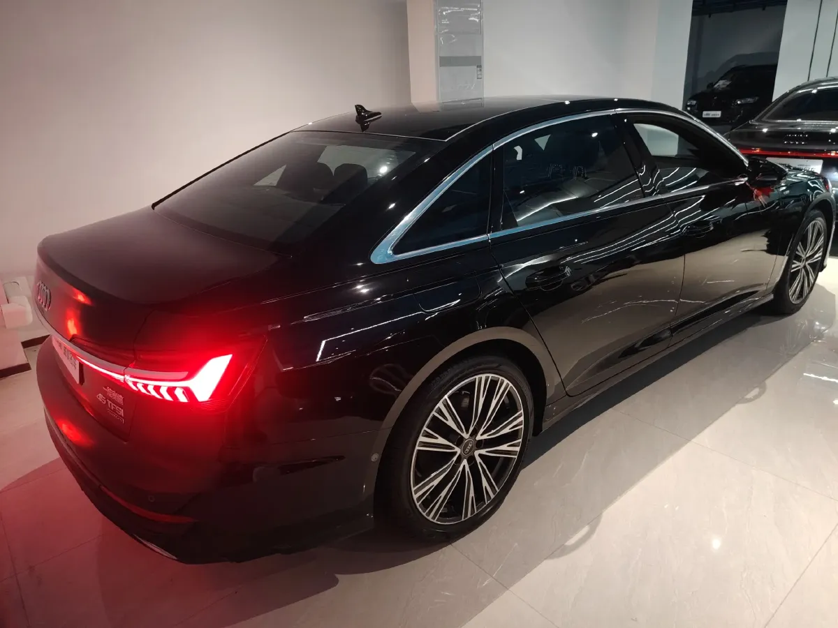 2022 Audi A6L 2.0T 224HP L4 7DCT,autocango,china used car exporter,china ev exporter,chinese used car exporter,chinese used ev exporter