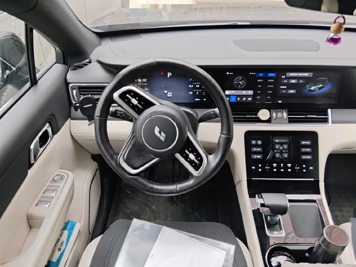 2021 Li ONE Range Extended 131HP REEV 40.5KWH,autocango,china used car exporter,china ev exporter,chinese used car exporter,chinese used ev exporter