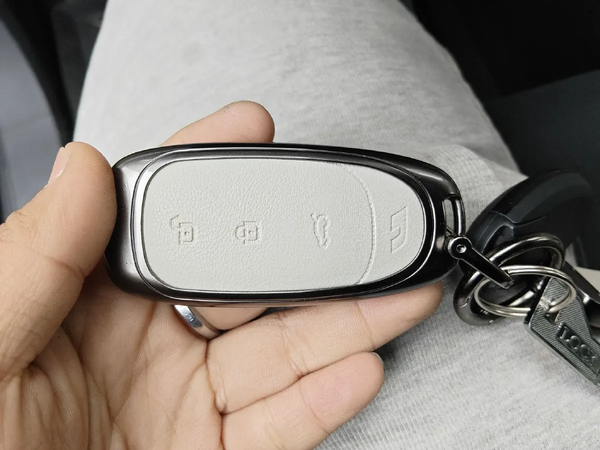 2021 Li ONE Range Extended 131HP REEV 40.5KWH,autocango,china used car exporter,china ev exporter,chinese used car exporter,chinese used ev exporter