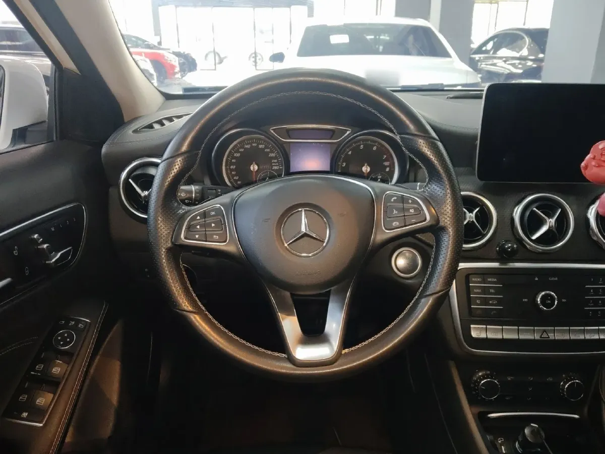 2017 Mercedes-Benz GLA Class 2.0T 184HP L4 7DCT,autocango,china used car exporter,china ev exporter,chinese used car exporter,chinese used ev exporter