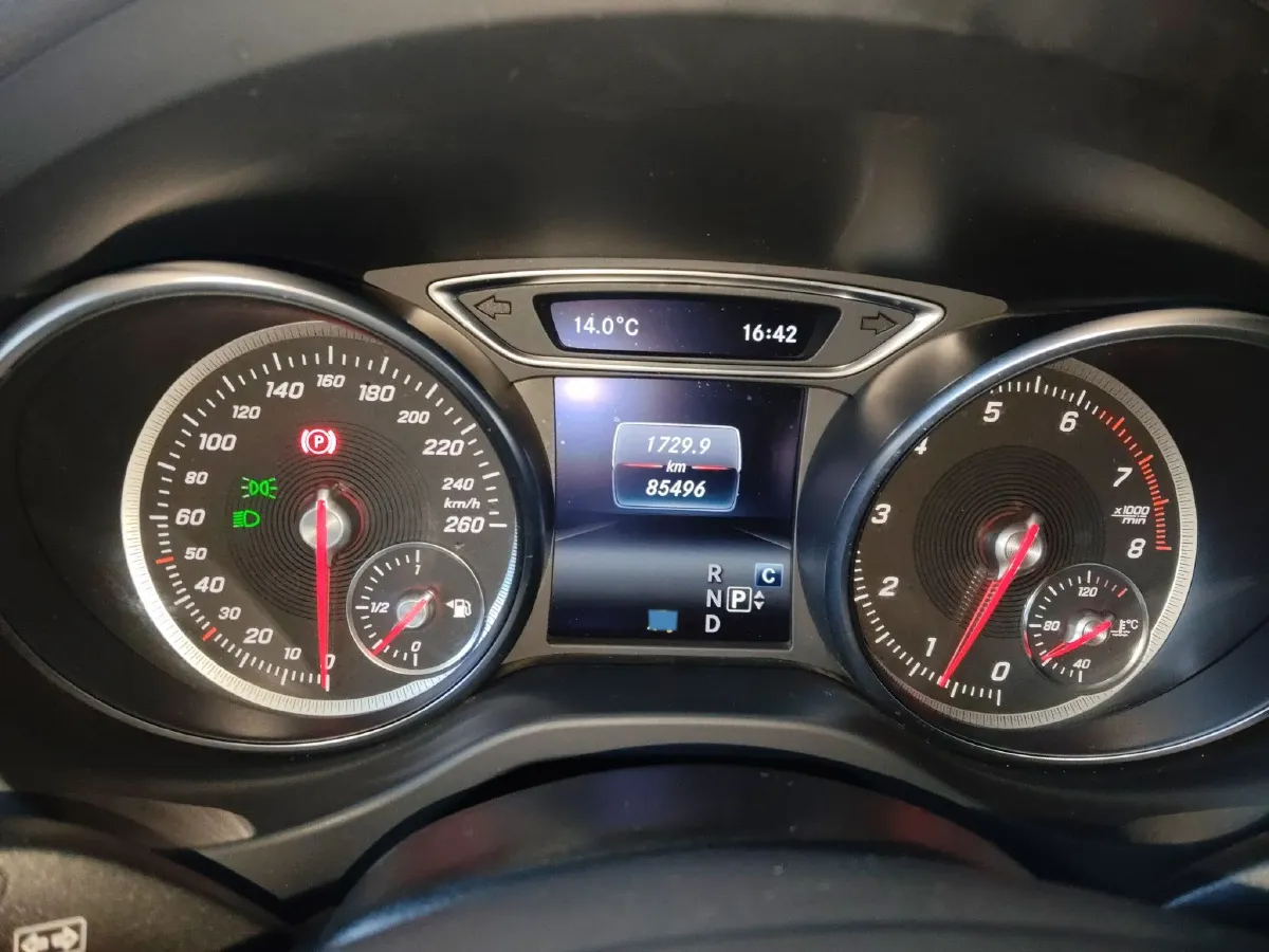 2017 Mercedes-Benz GLA Class 2.0T 184HP L4 7DCT,autocango,china used car exporter,china ev exporter,chinese used car exporter,chinese used ev exporter