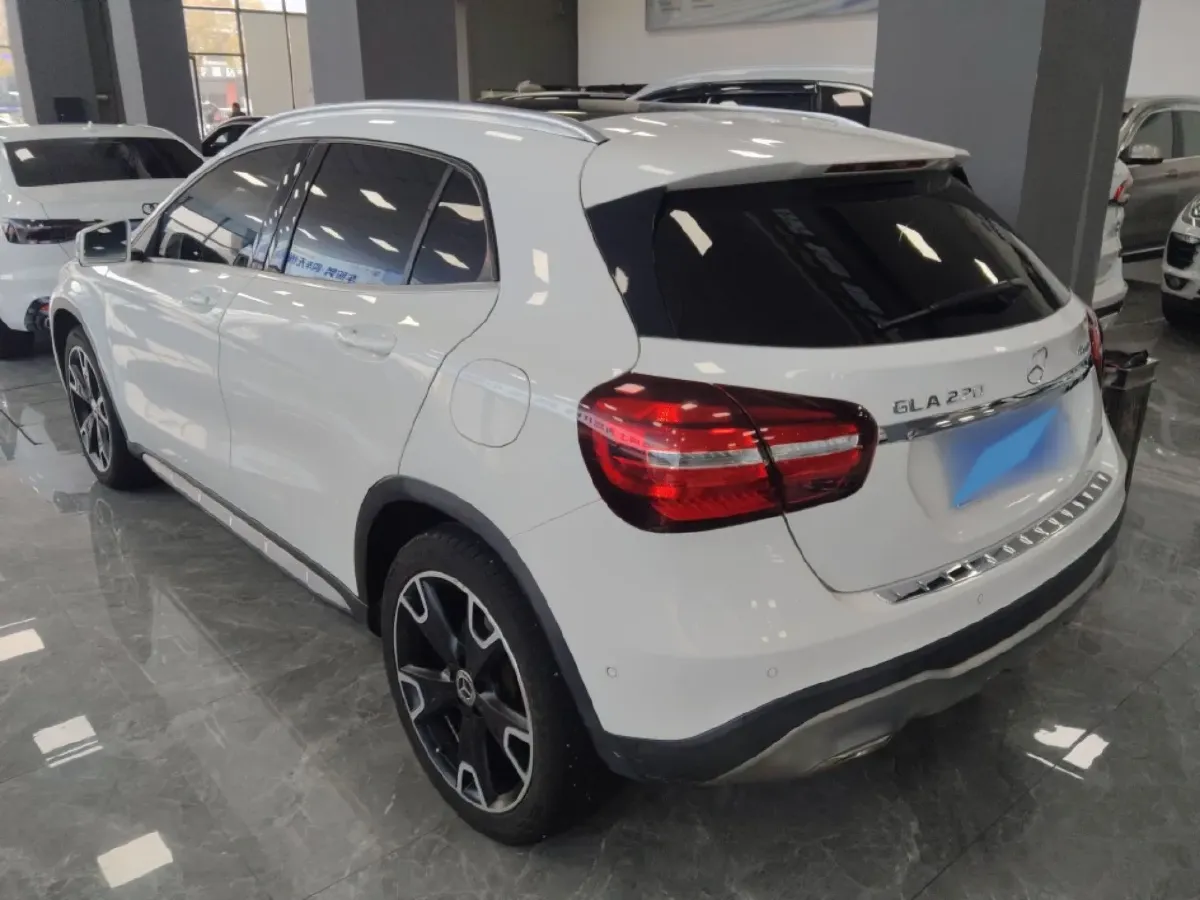 2017 Mercedes-Benz GLA Class 2.0T 184HP L4 7DCT,autocango,china used car exporter,china ev exporter,chinese used car exporter,chinese used ev exporter
