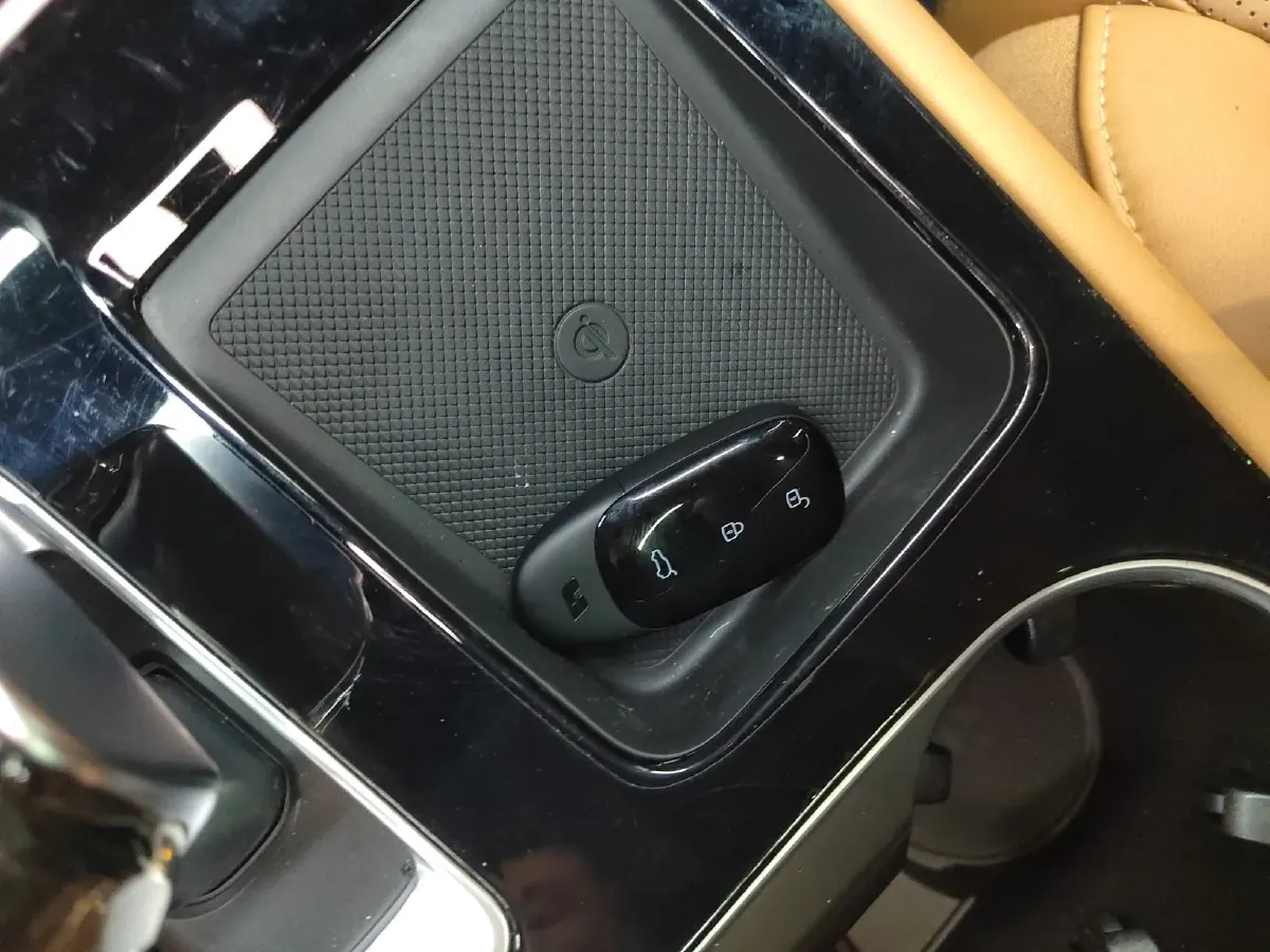 2021 Li ONE Range Extended 131HP REEV 40.5KWH,autocango,china used car exporter,china ev exporter,chinese used car exporter,chinese used ev exporter