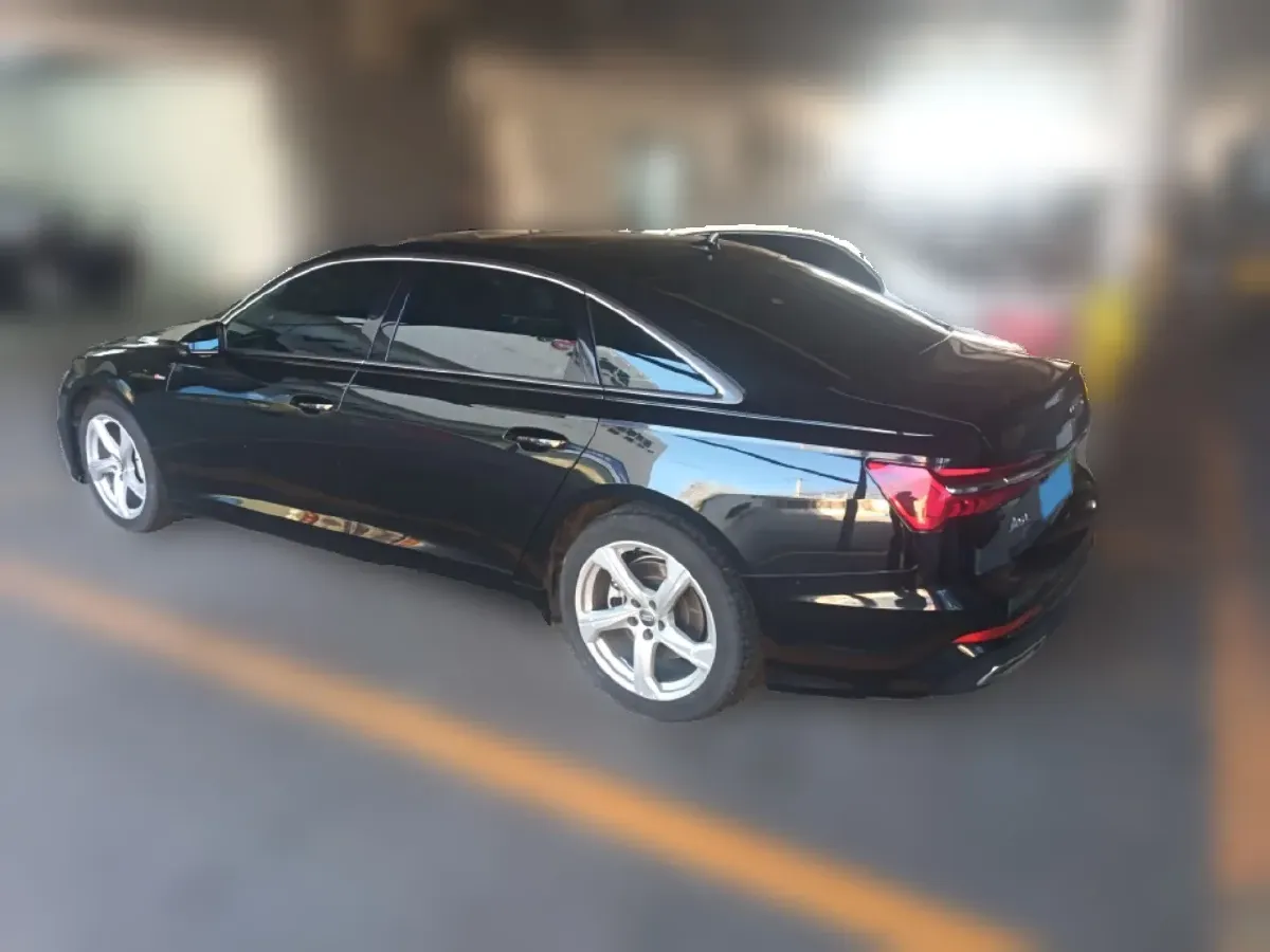 2022 Audi A6L 2.0T 224HP L4 7DCT,autocango,china used car exporter,china ev exporter,chinese used car exporter,chinese used ev exporter