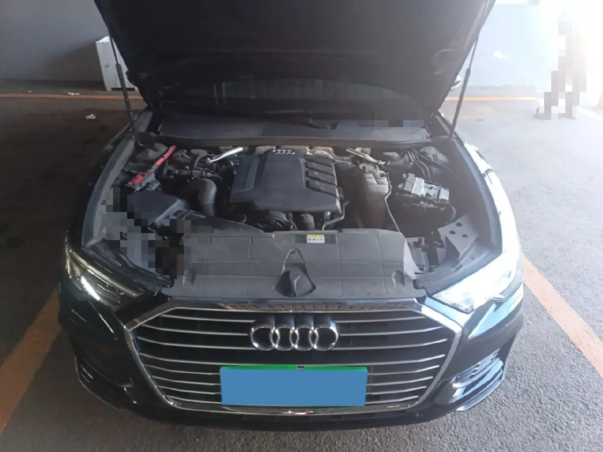 2022 Audi A6L 2.0T 224HP L4 7DCT,autocango,china used car exporter,china ev exporter,chinese used car exporter,chinese used ev exporter