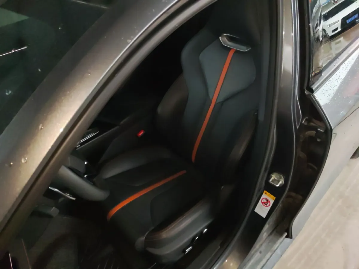 2025 ChangAn UNI-V 1.5T 192HP L4 7DCT,autocango,china used car exporter,china ev exporter,chinese used car exporter,chinese used ev exporter