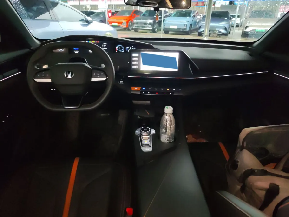 2025 ChangAn UNI-V 1.5T 192HP L4 7DCT,autocango,china used car exporter,china ev exporter,chinese used car exporter,chinese used ev exporter