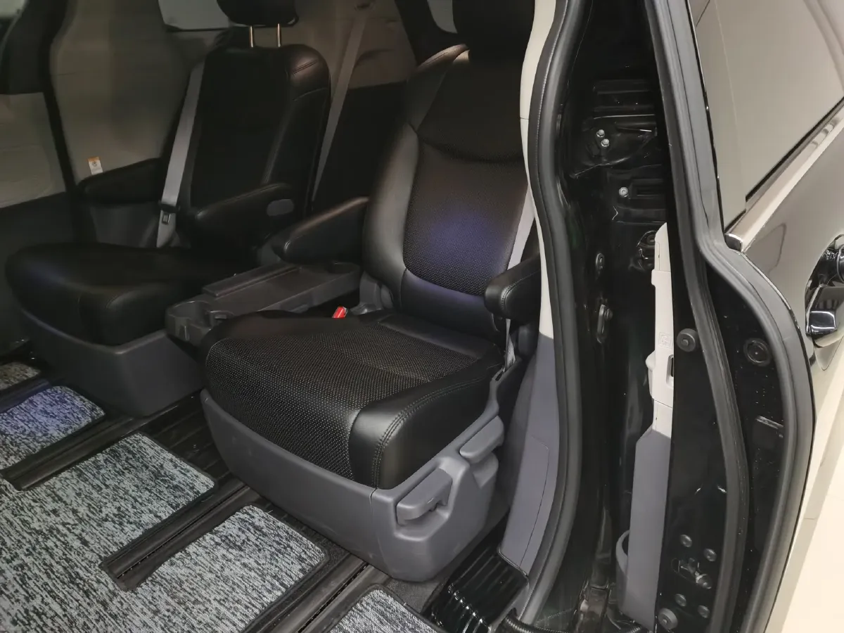 2024 Toyota Sienna 2.5L 189HP L4 E-CVT Hybrid,autocango,china used car exporter,china ev exporter,chinese used car exporter,chinese used ev exporter