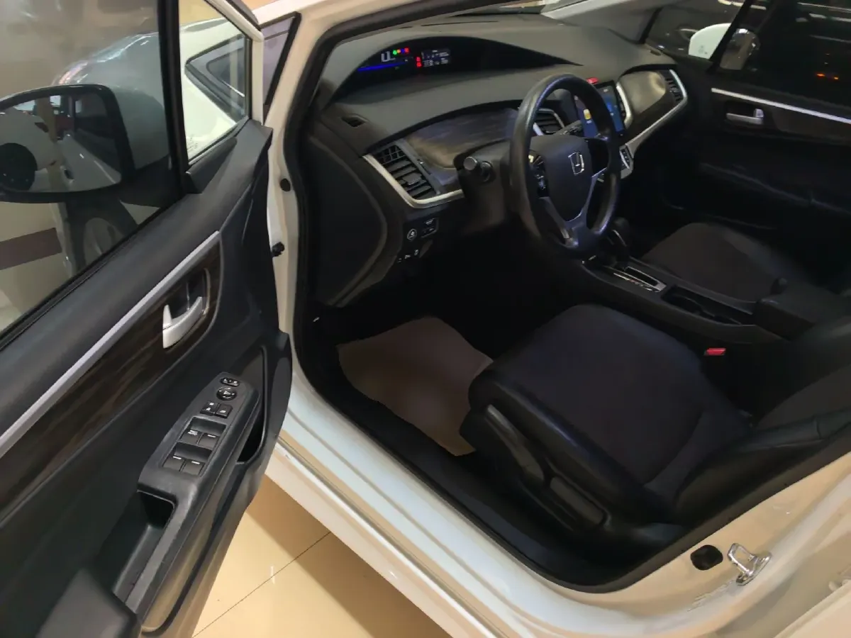 2017 Honda Jade 1.8L 141HP L4 5AT,autocango,china used car exporter,china ev exporter,chinese used car exporter,chinese used ev exporter