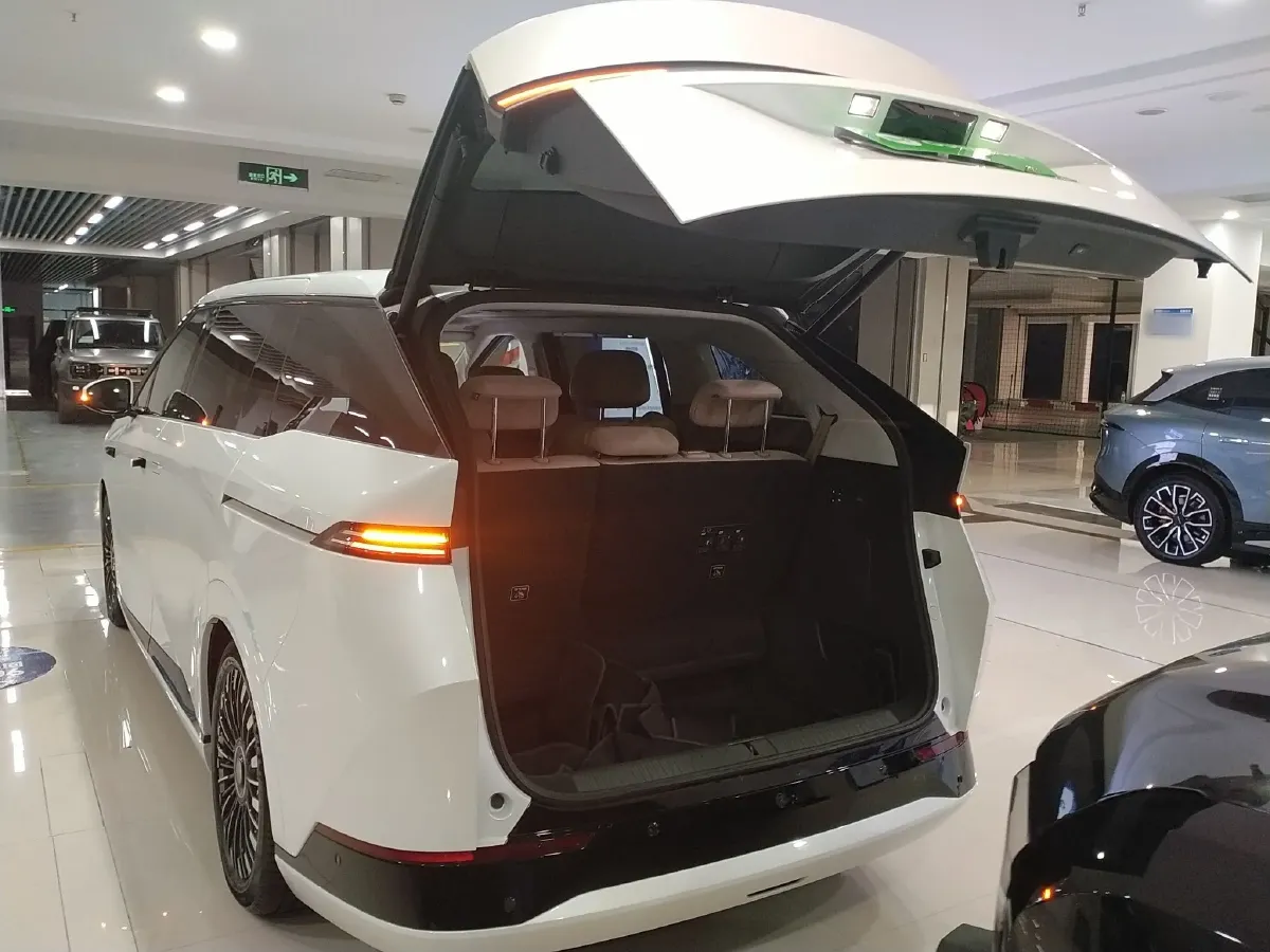 2025 Xpeng X9 BEV,autocango,china used car exporter,china ev exporter,chinese used car exporter,chinese used ev exporter