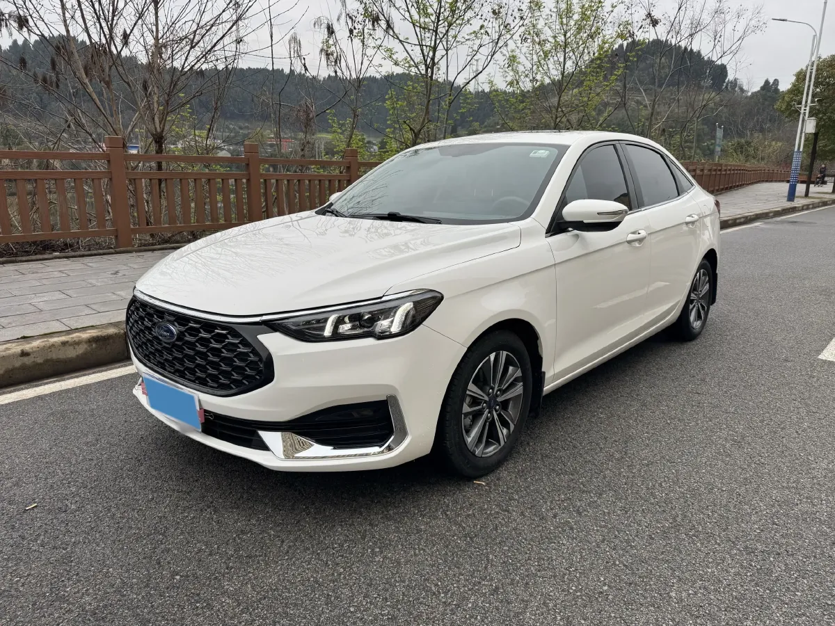 2021 Ford Escort 1.5L 122HP L3 6AT,autocango,china used car exporter,china ev exporter,chinese used car exporter,chinese used ev exporter