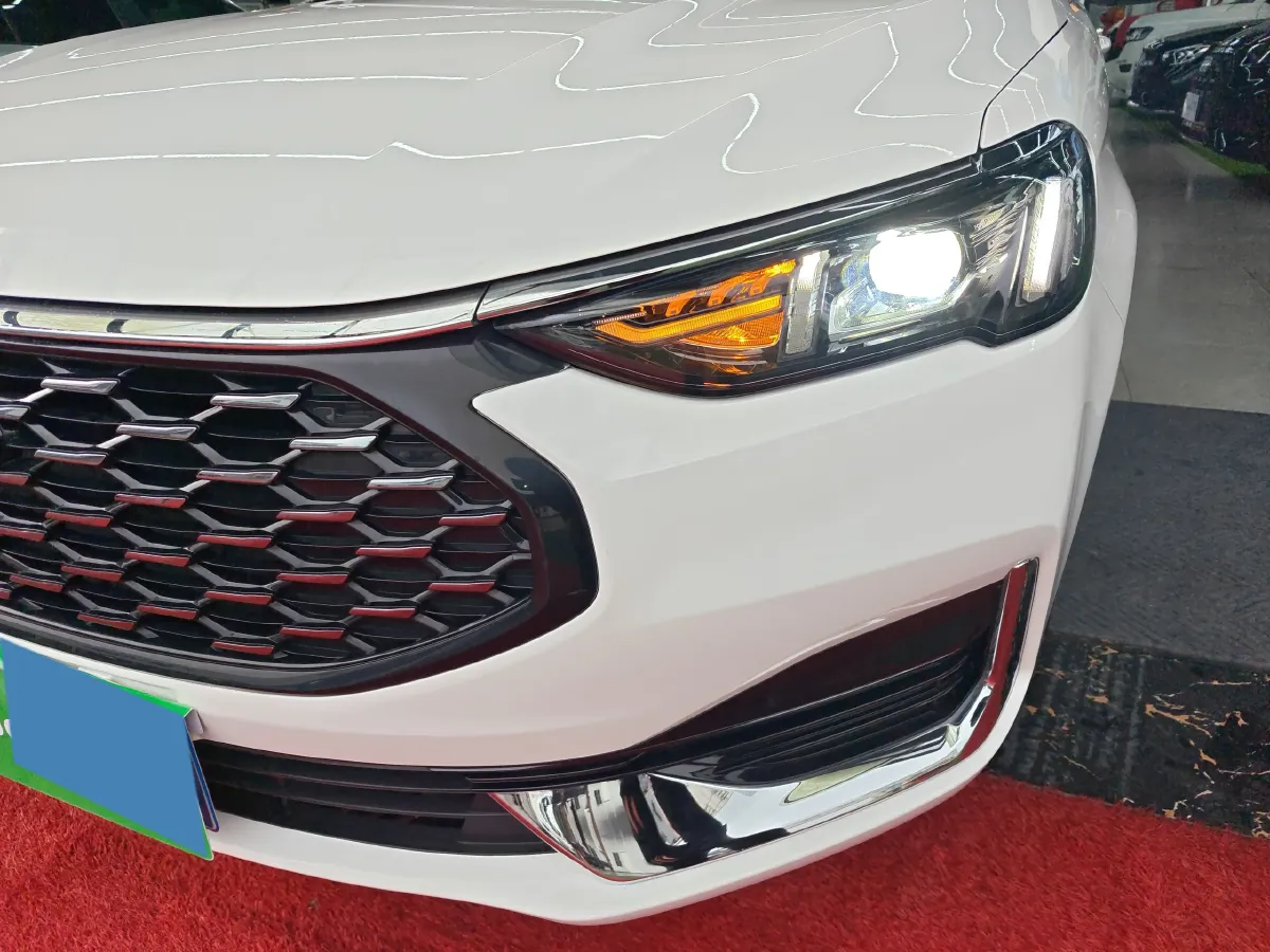 2021 Ford Escort 1.5L 122HP L3 6AT,autocango,china used car exporter,china ev exporter,chinese used car exporter,chinese used ev exporter