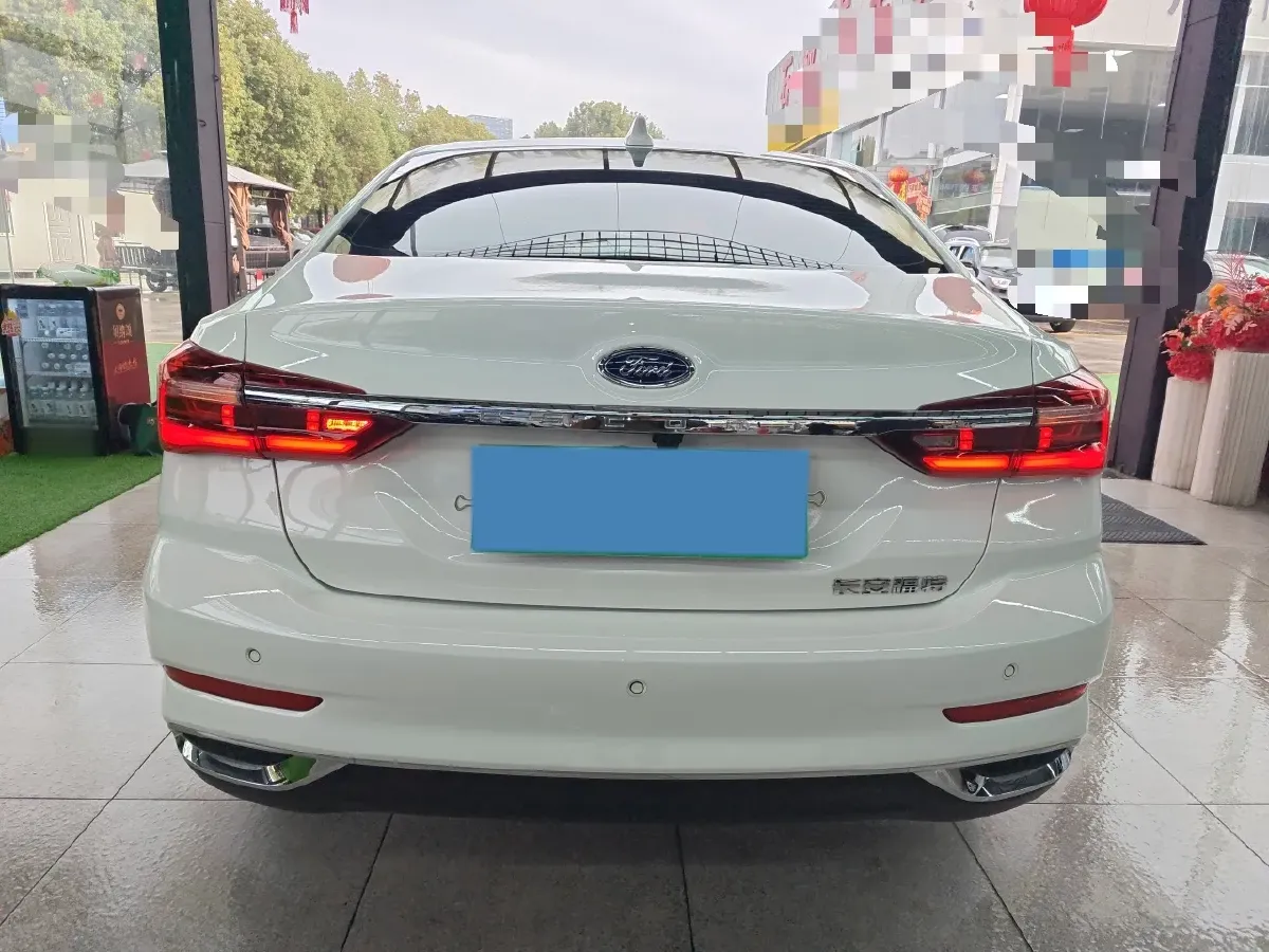 2021 Ford Escort 1.5L 122HP L3 6AT,autocango,china used car exporter,china ev exporter,chinese used car exporter,chinese used ev exporter