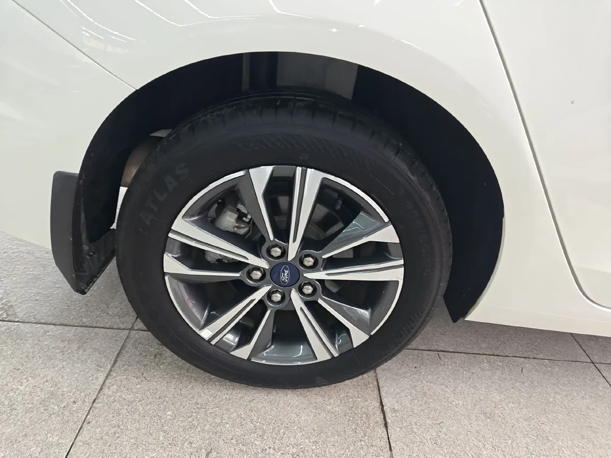 2021 Ford Escort 1.5L 122HP L3 6AT,autocango,china used car exporter,china ev exporter,chinese used car exporter,chinese used ev exporter