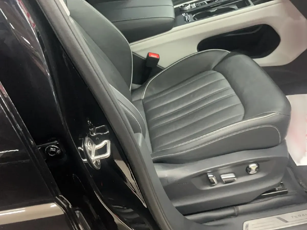 2021 Volkswagen Teramont 2.0T 220HP L4 7DCT,autocango,china used car exporter,china ev exporter,chinese used car exporter,chinese used ev exporter