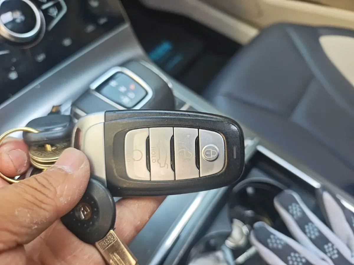 2020 HongQi H5 1.8T 197HP L4 6AT,autocango,china used car exporter,china ev exporter,chinese used car exporter,chinese used ev exporter