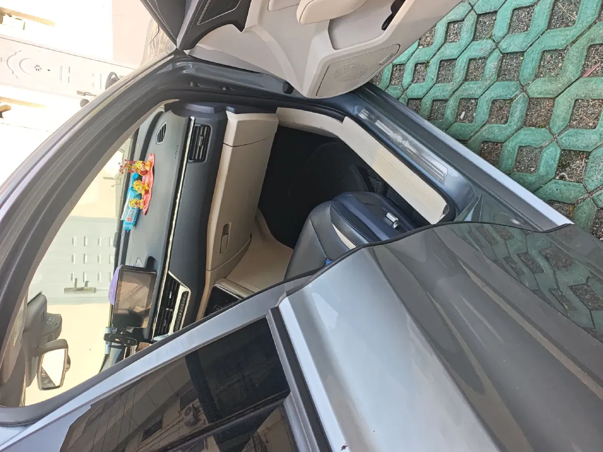 2020 HongQi H5 1.8T 197HP L4 6AT,autocango,china used car exporter,china ev exporter,chinese used car exporter,chinese used ev exporter