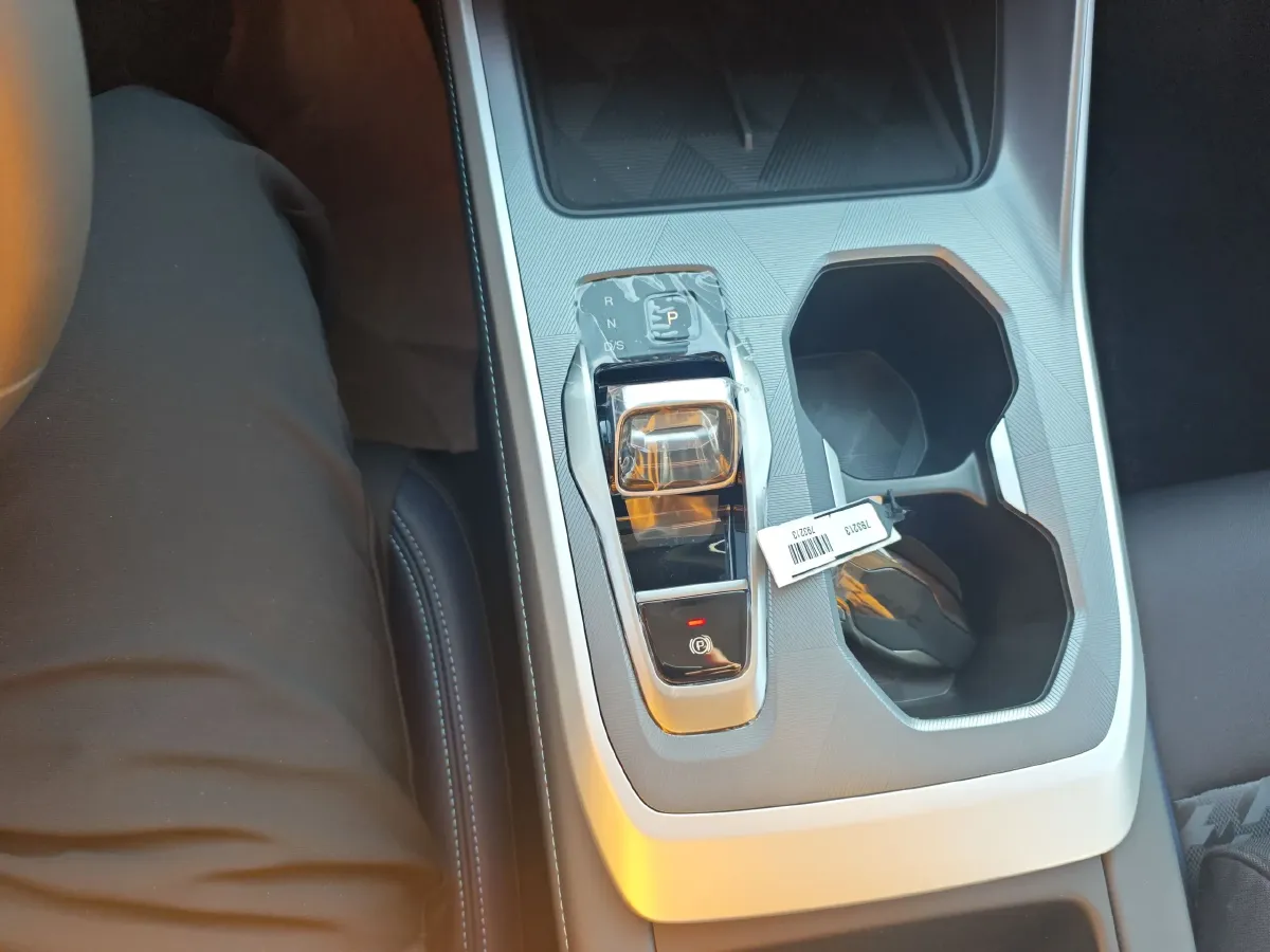 2026 Geely Emgrand 1.5L 120HP L4 CVT,autocango,china used car exporter,china ev exporter,chinese used car exporter,chinese used ev exporter