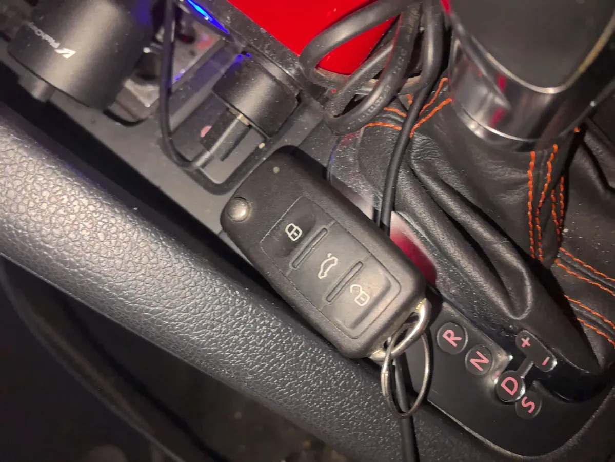 2013 Volkswagen Scirocco 2.0T 211HP L4 6DCT,autocango,china used car exporter,china ev exporter,chinese used car exporter,chinese used ev exporter