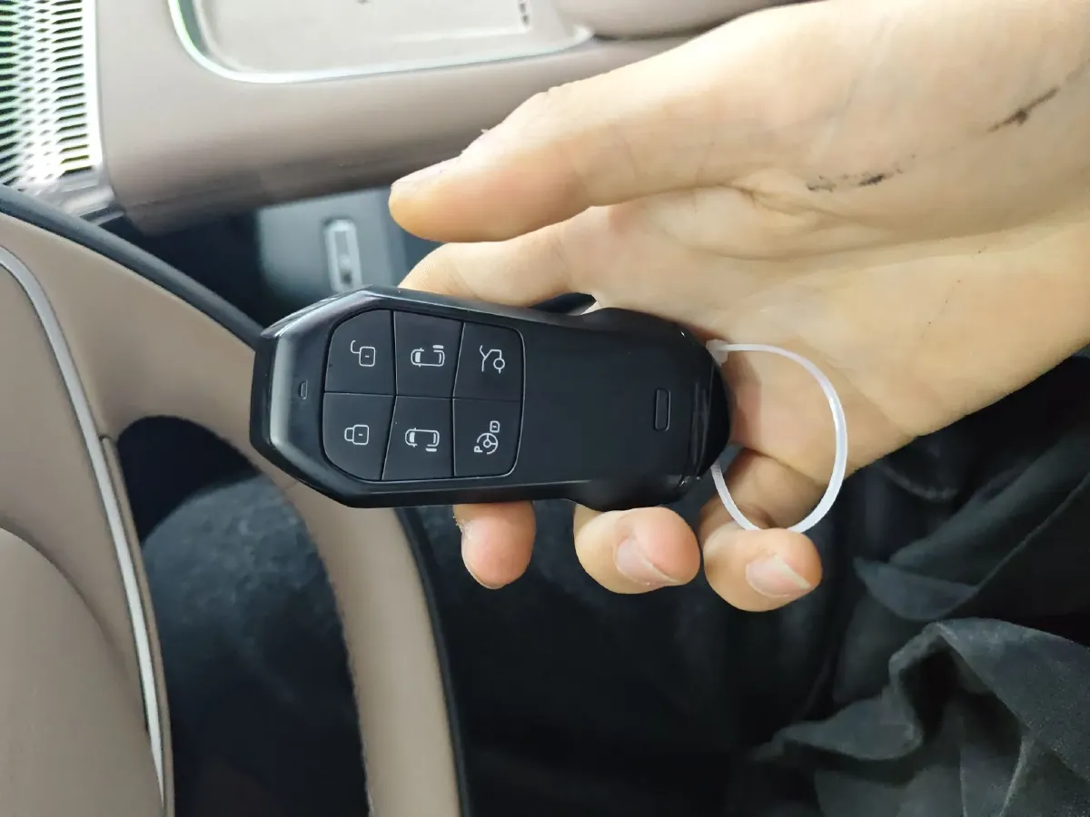 2025 Xpeng X9 BEV,autocango,china used car exporter,china ev exporter,chinese used car exporter,chinese used ev exporter