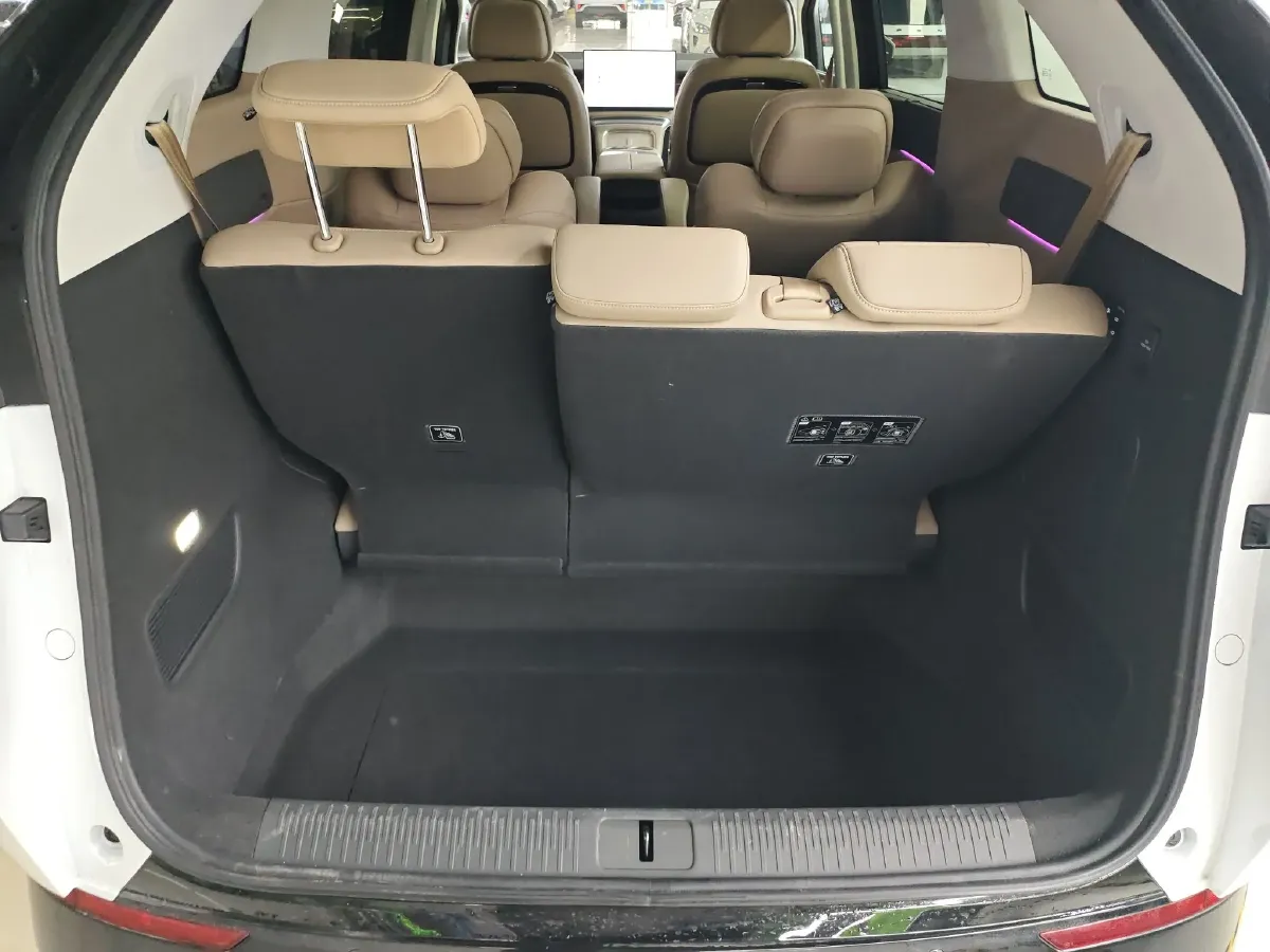 2025 Xpeng X9 BEV,autocango,china used car exporter,china ev exporter,chinese used car exporter,chinese used ev exporter