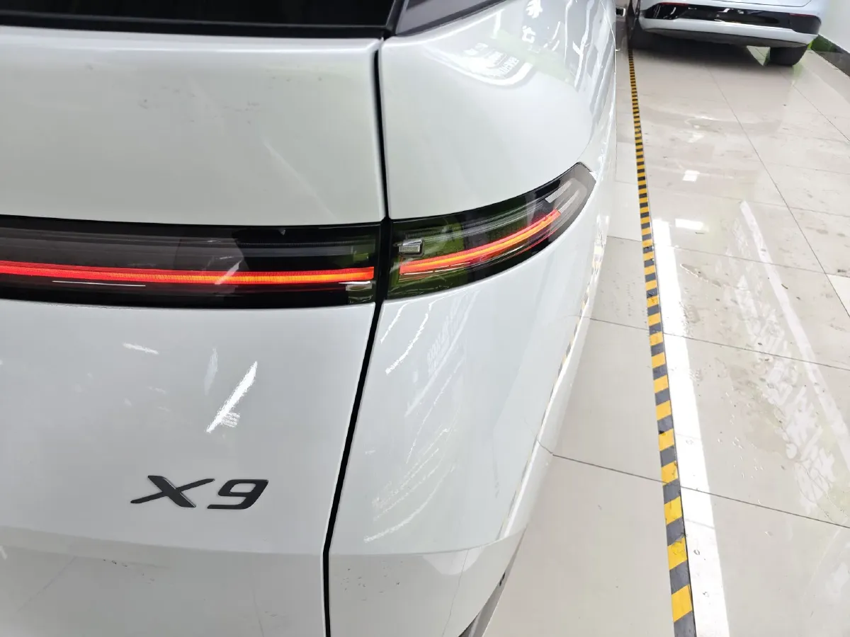 2025 Xpeng X9 BEV,autocango,china used car exporter,china ev exporter,chinese used car exporter,chinese used ev exporter