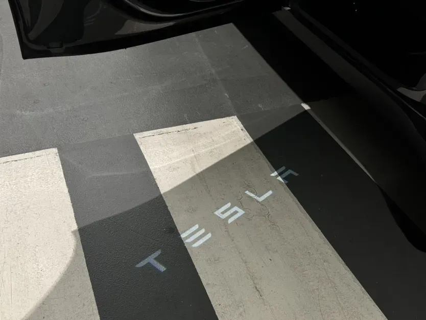 2024 Tesla Model Y BEV 60KWH,autocango,china used car exporter,china ev exporter,chinese used car exporter,chinese used ev exporter