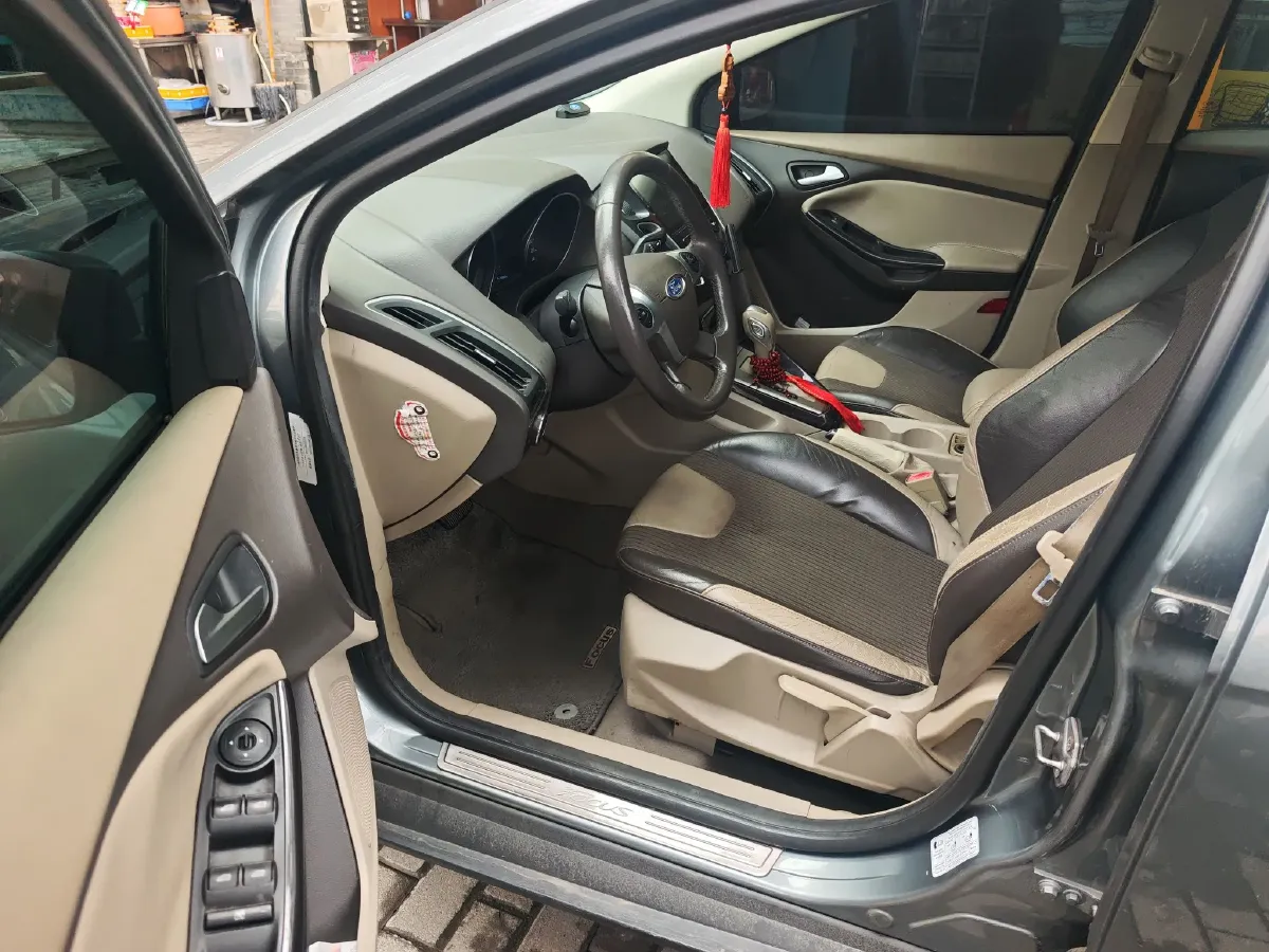 2012 Ford Focus 1.6L 125HP L4 6DCT,autocango,china used car exporter,china ev exporter,chinese used car exporter,chinese used ev exporter