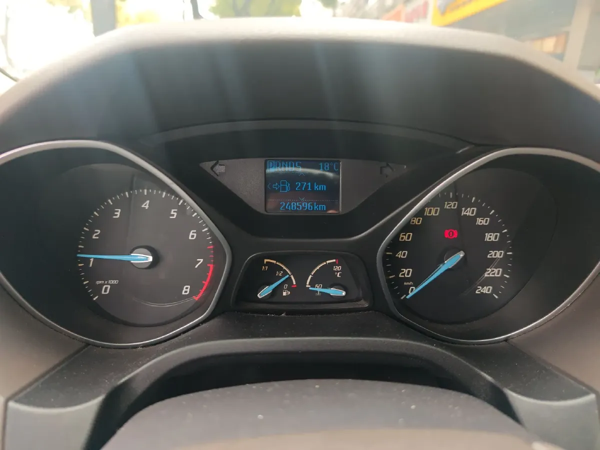 2012 Ford Focus 1.6L 125HP L4 6DCT,autocango,china used car exporter,china ev exporter,chinese used car exporter,chinese used ev exporter