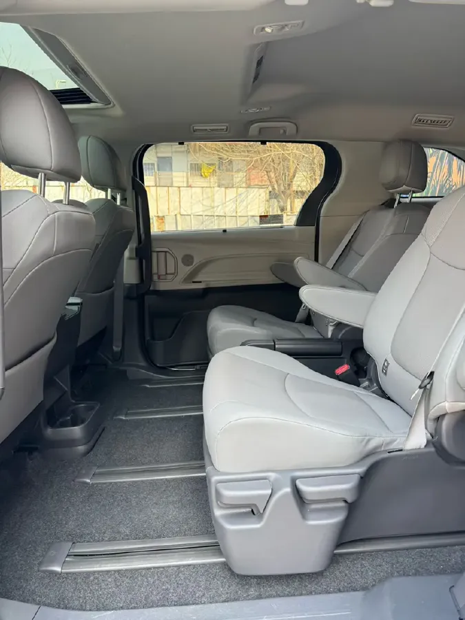 2023 Toyota Sienna 2.5L 189HP L4 E-CVT Hybrid,autocango,china used car exporter,china ev exporter,chinese used car exporter,chinese used ev exporter