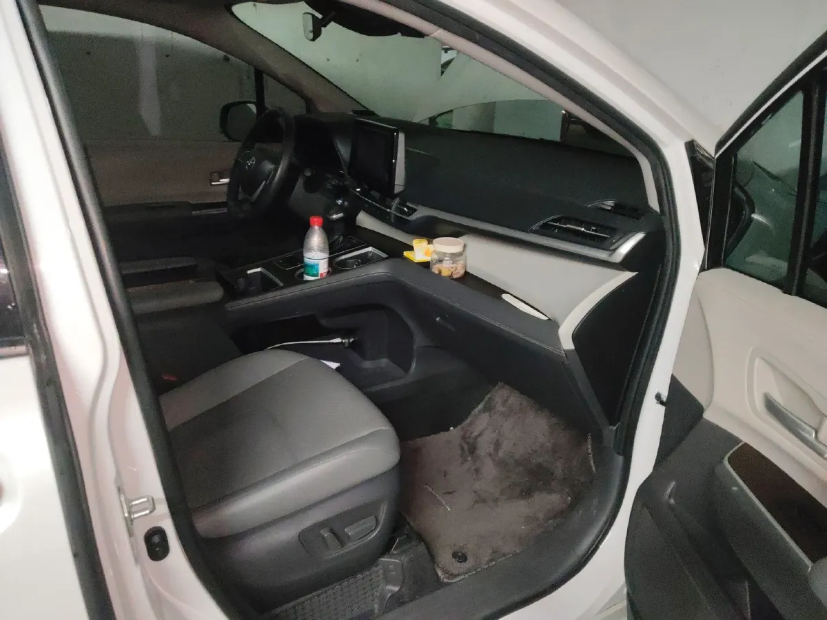 2023 Toyota Sienna 2.5L 189HP L4 E-CVT Hybrid,autocango,china used car exporter,china ev exporter,chinese used car exporter,chinese used ev exporter