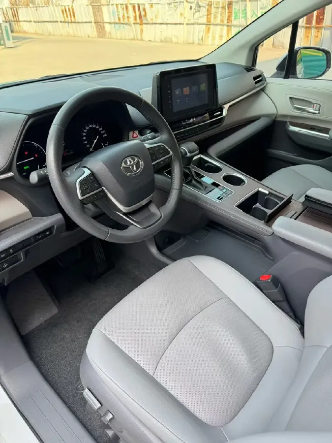 2023 Toyota Sienna 2.5L 189HP L4 E-CVT Hybrid,autocango,china used car exporter,china ev exporter,chinese used car exporter,chinese used ev exporter