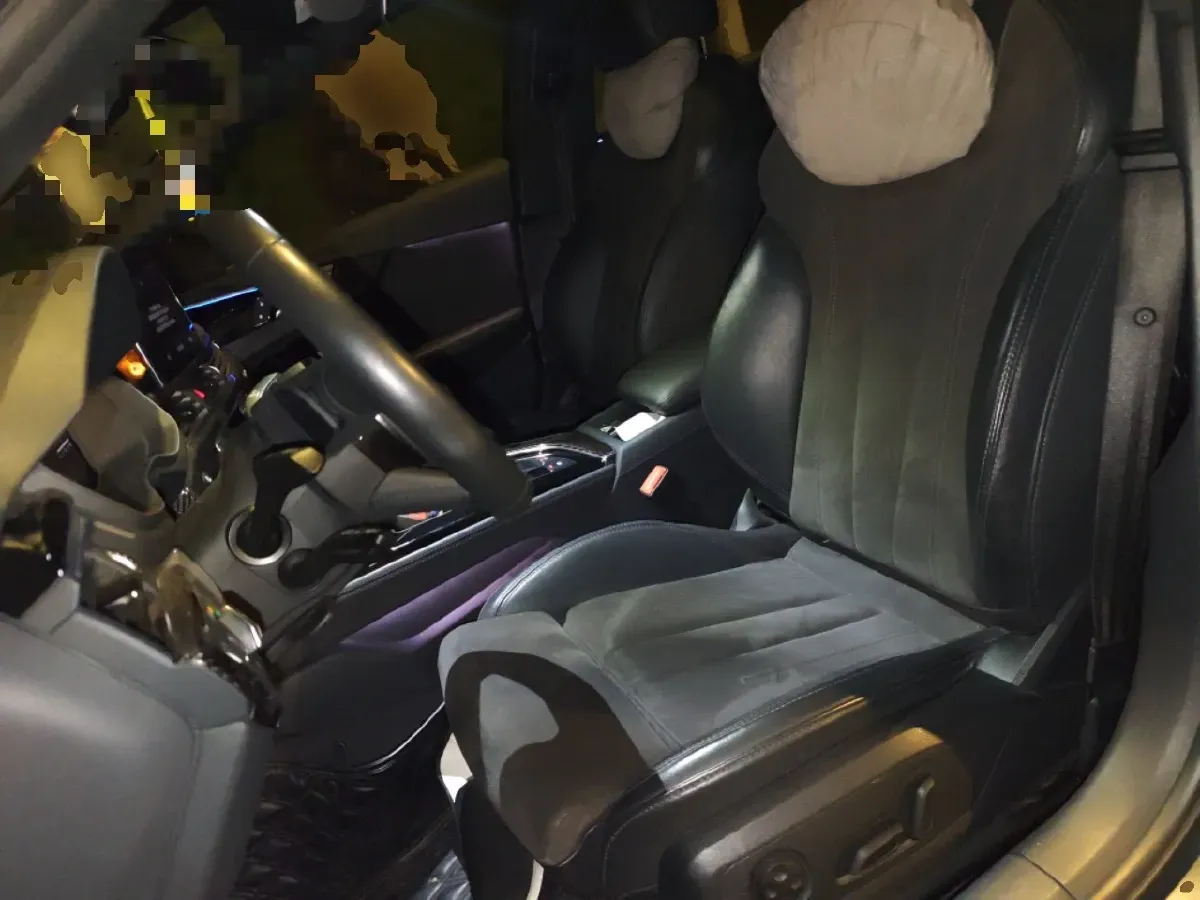 2023 Audi A4L 2.0T 245HP L4 7DCT,autocango,china used car exporter,china ev exporter,chinese used car exporter,chinese used ev exporter