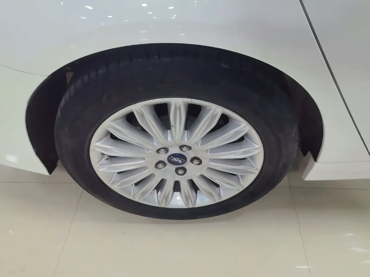 2013 Ford Mondeo 2.0T 203HP L4 6AT,autocango,china used car exporter,china ev exporter,chinese used car exporter,chinese used ev exporter