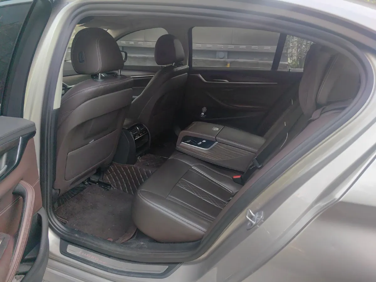 2018 BMW 5 Series 2.0T 252HP L4 8AT,autocango,china used car exporter,china ev exporter,chinese used car exporter,chinese used ev exporter