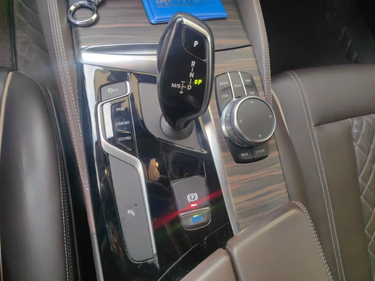 2018 BMW 5 Series 2.0T 252HP L4 8AT,autocango,china used car exporter,china ev exporter,chinese used car exporter,chinese used ev exporter