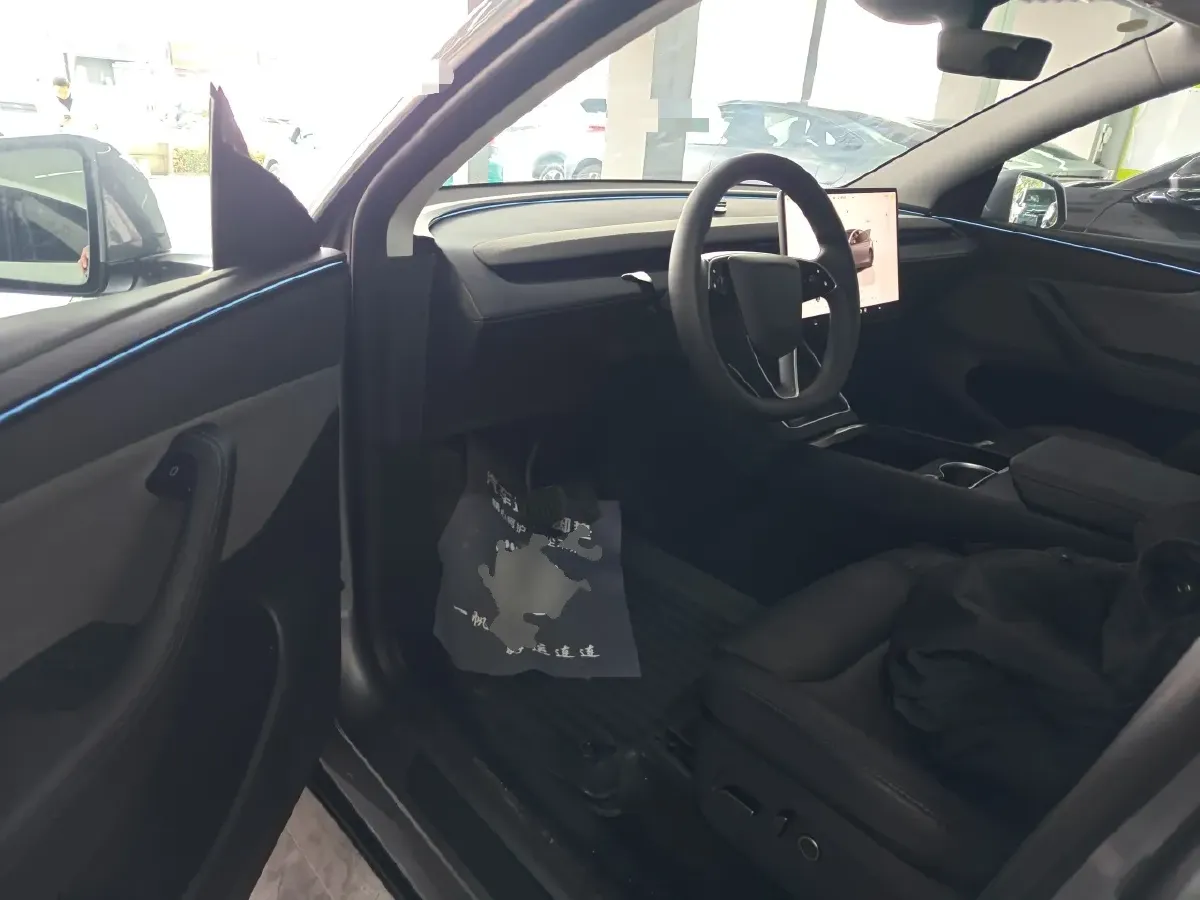 2025 Tesla Model Y BEV 62.5KWH,autocango,china used car exporter,china ev exporter,chinese used car exporter,chinese used ev exporter