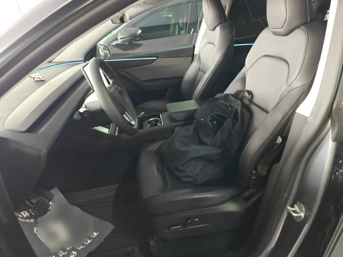 2025 Tesla Model Y BEV 62.5KWH,autocango,china used car exporter,china ev exporter,chinese used car exporter,chinese used ev exporter