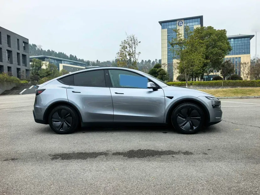 2025 Tesla Model Y BEV 62.5KWH,autocango,china used car exporter,china ev exporter,chinese used car exporter,chinese used ev exporter