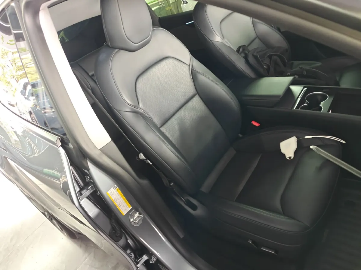 2025 Tesla Model Y BEV 62.5KWH,autocango,china used car exporter,china ev exporter,chinese used car exporter,chinese used ev exporter