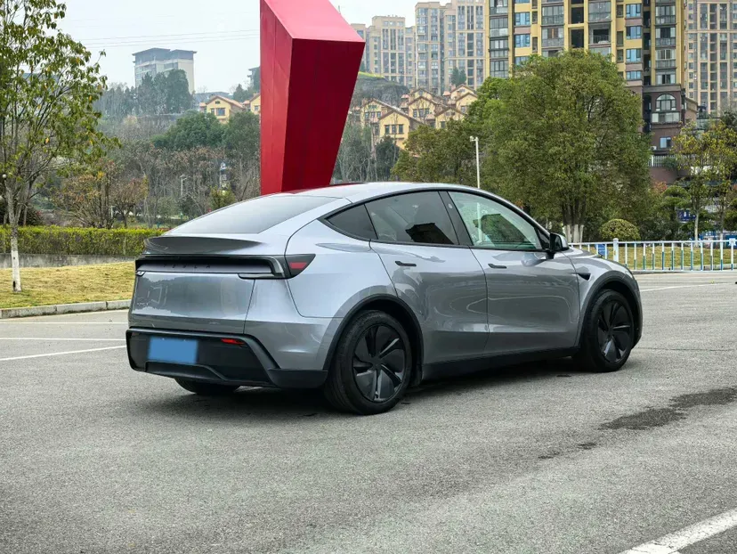 2025 Tesla Model Y BEV 62.5KWH,autocango,china used car exporter,china ev exporter,chinese used car exporter,chinese used ev exporter