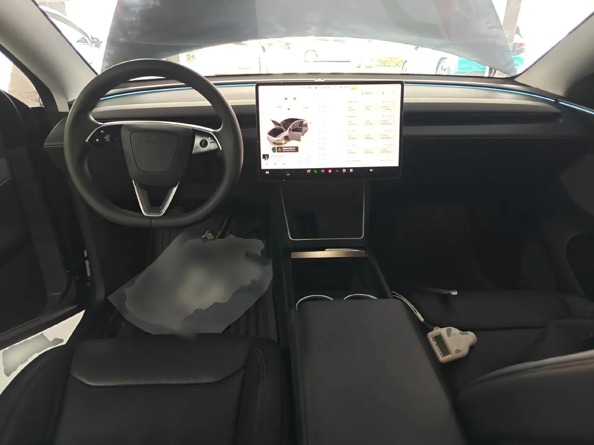 2025 Tesla Model Y BEV 62.5KWH,autocango,china used car exporter,china ev exporter,chinese used car exporter,chinese used ev exporter