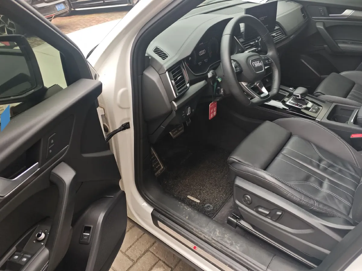 2022 Audi Q5L 2.0T 190HP L4 7DCT,autocango,china used car exporter,china ev exporter,chinese used car exporter,chinese used ev exporter